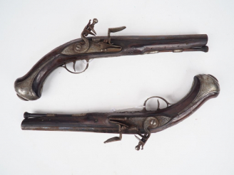 Vente aux enchères Paire de pistolets d'arçon époque Louis XV par « Philibert Bérandier »