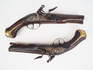Vente aux enchères Paire de pistolets de demi-arçon à silex de 270 mm de long , canon à p