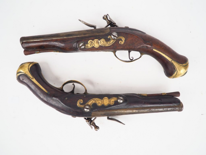 Paire de pistolets de demi-arçon à silex de 270 mm de long , canon à p