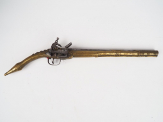 Vente aux enchères Grand pistolet à la miquelet pour l'orient de 545 mm de long. Canon ro