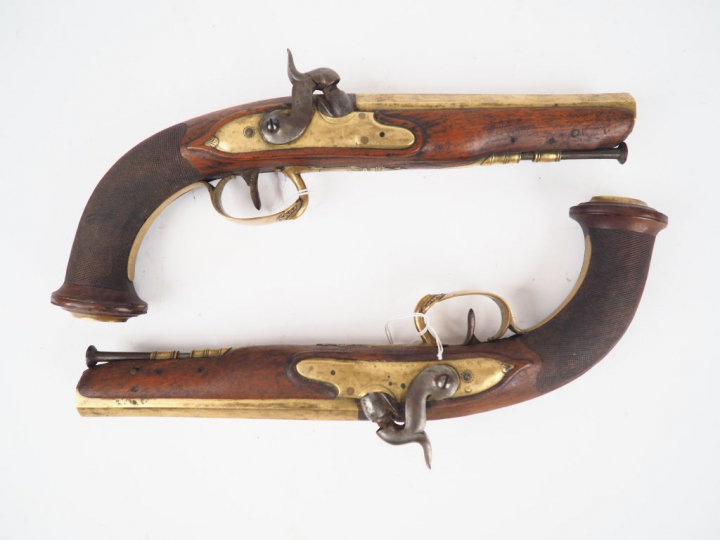 Paire de pistolets de marine entièrement montée bronze anciennement à 
