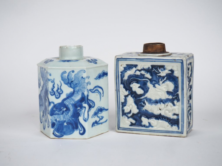Chine du Sud, fin XIXe siècle,  Deux flacons à thé en porcelaine bleu 