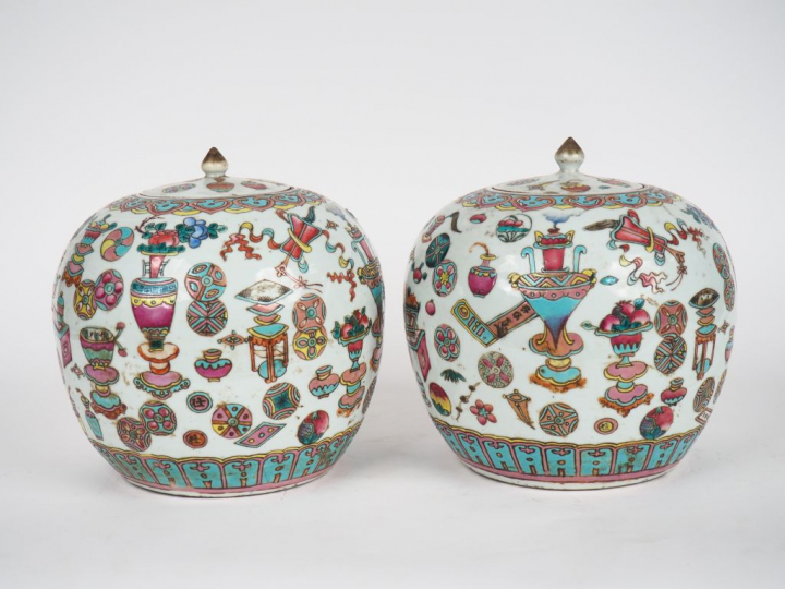 Chine, vers 1880-1900, Paire de pots couverts à gingembre en porcelain