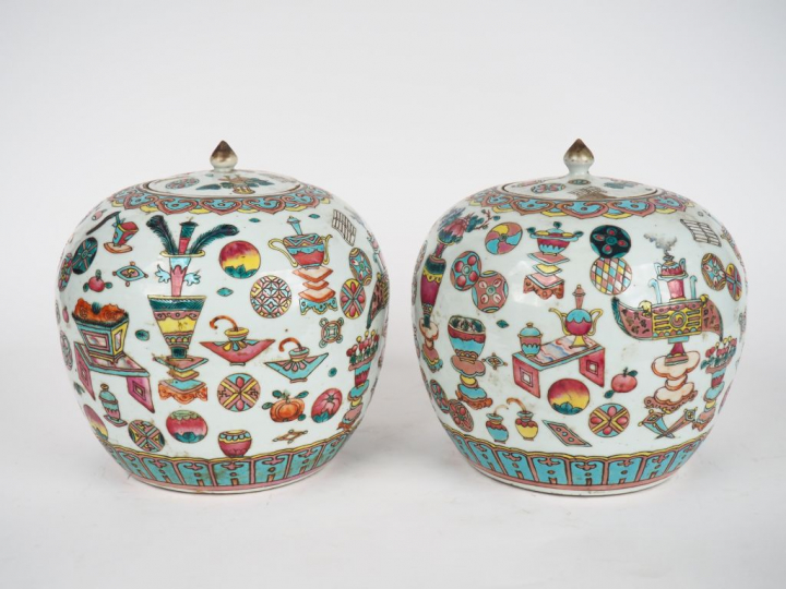 Chine, vers 1880-1900, Paire de pots couverts à gingembre en porcelain