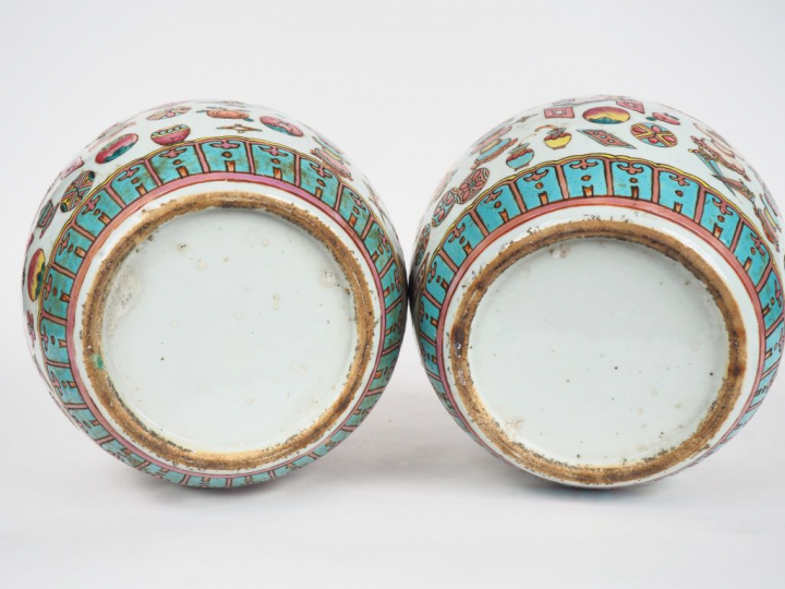 Chine, vers 1880-1900, Paire de pots couverts à gingembre en porcelain