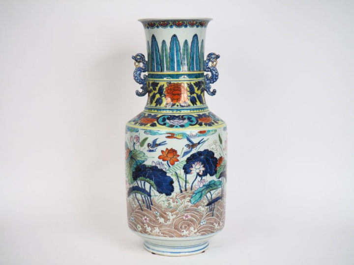 Chine XIXe siècle, Grand vase de forme balustre en porcelaine richemen