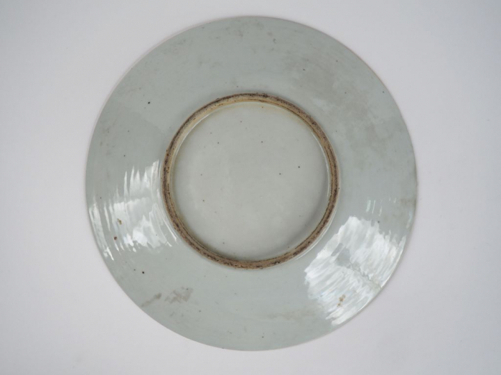 Canton, fin XIXe siècle, Important plat en porcelaine et émaux de la f