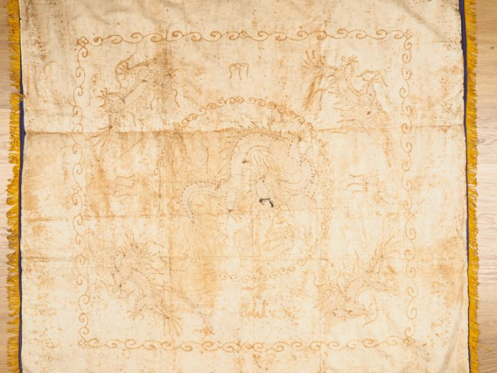 Chine du Sud, vers 1900 Ensemble comprenant un tissu et un coussin ass