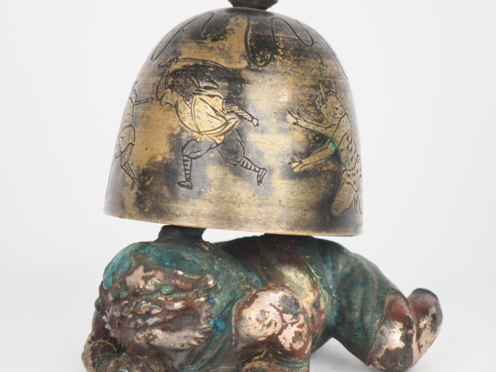 Japon, XXe siècle,  Okimono en métal laqué polychrome et doré représen