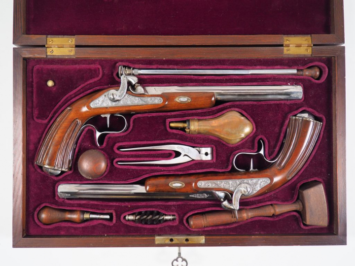 Coffret de duel ou de combat moderne contenant monté à la française su
