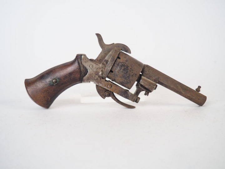 Revolver calibre 7 mm à broche système Lefaucheux, canon octogonal, ma