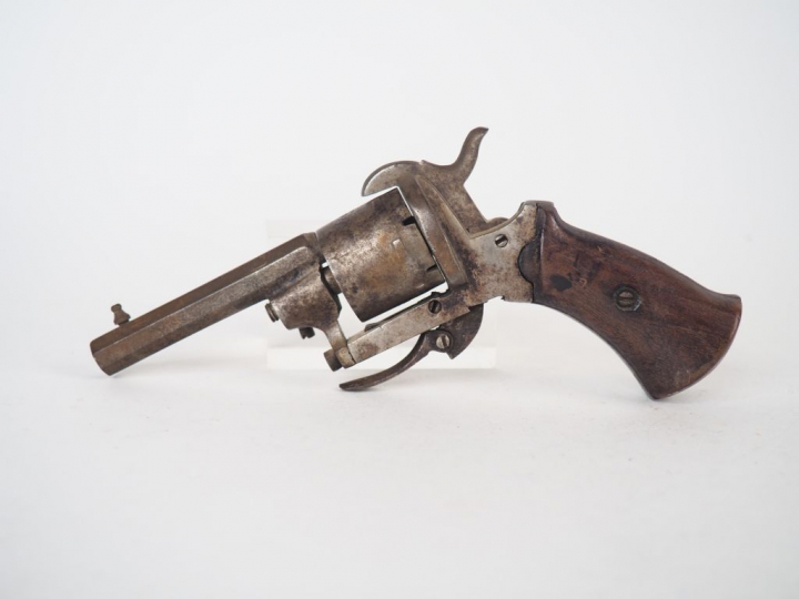Revolver calibre 7 mm à broche système Lefaucheux, canon octogonal, ma