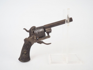 Vente aux enchères Revolver belge en calibre 7 mm à broche, canon octogonal, manque la ba