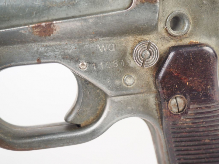 Lance fusée réglementaire allemand calibre « 4 » Type LP 42 en tôle em