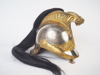 Vente aux enchères Casque de dragon troupe modèle 1874. Bombe numérotée au dos sous la cr