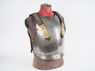 Vente aux enchères Cuirasse troupe de cuirassier modèle 1825. Plastron et dossière en aci