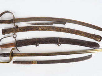 Vente aux enchères Lot composite comprenant divers armes blanches () dont un poignard kab