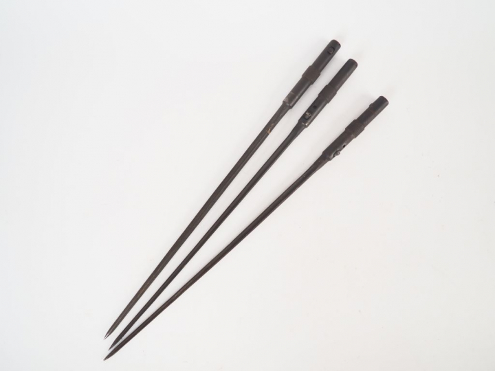 Lot de 3 baïonnette réglementaire française pour fusil M.A.S. 36. Lame