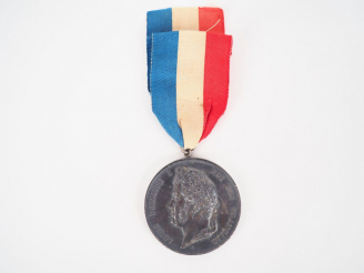 Vente aux enchères Belle médaille de sauvetage en argent époque monarchie de Juillet remi