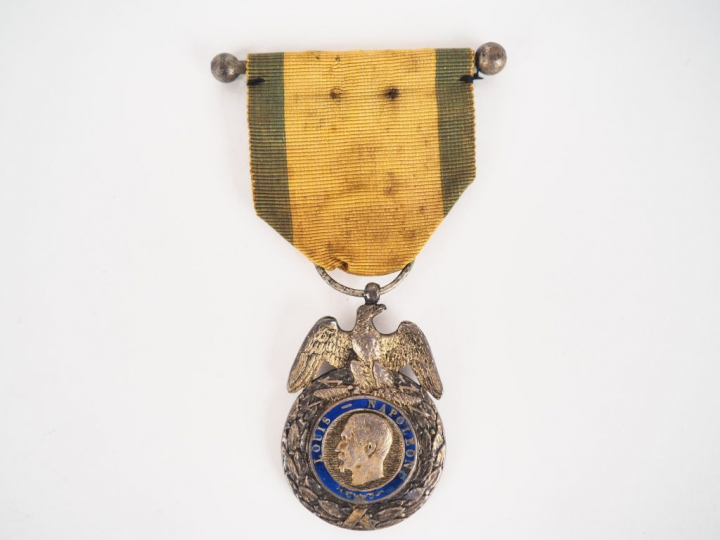Rare médaille militaire 1er modèle (1852), module rond en argent avec 