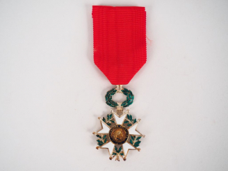 Vente aux enchères Etoile d’officier de la légion d’honneur type troisième république ave