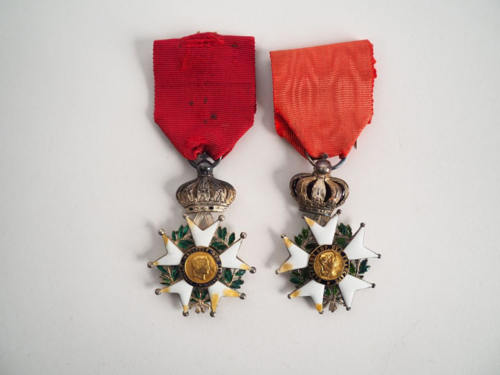 Lot de deux variantes d’étoile de chevalier de la légion d’honneur épo