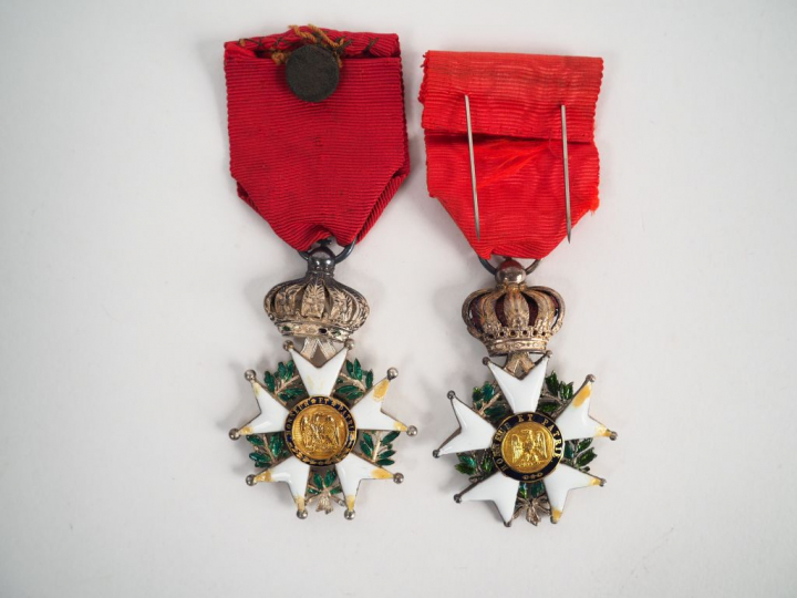 Lot de deux variantes d’étoile de chevalier de la légion d’honneur épo