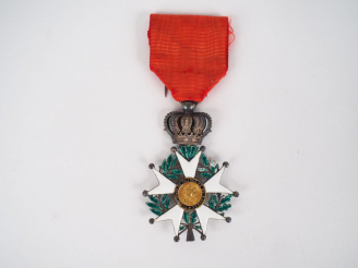 Vente aux enchères Etoile de chevalier de la légion d’honneur en argent type monarchie de