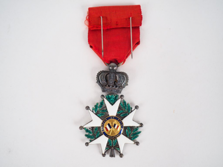 Etoile de chevalier de la légion d’honneur en argent type monarchie de