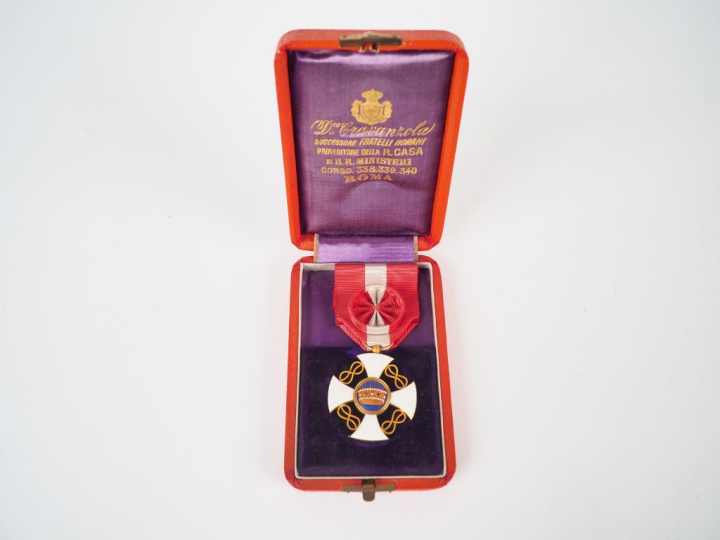 Croix italienne d’officier (4eme classe) de l’ordre de la couronne. In
