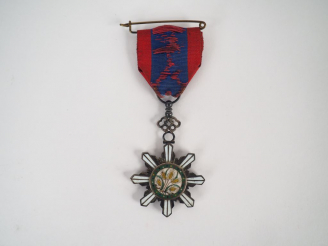 Vente aux enchères Croix de chevalier de l’ordre du grain d’or. Bel insigne du céleste em