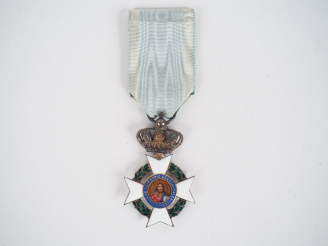 Vente aux enchères Croix de chevalier en argent centre or et émail de l’ordre grec du roy