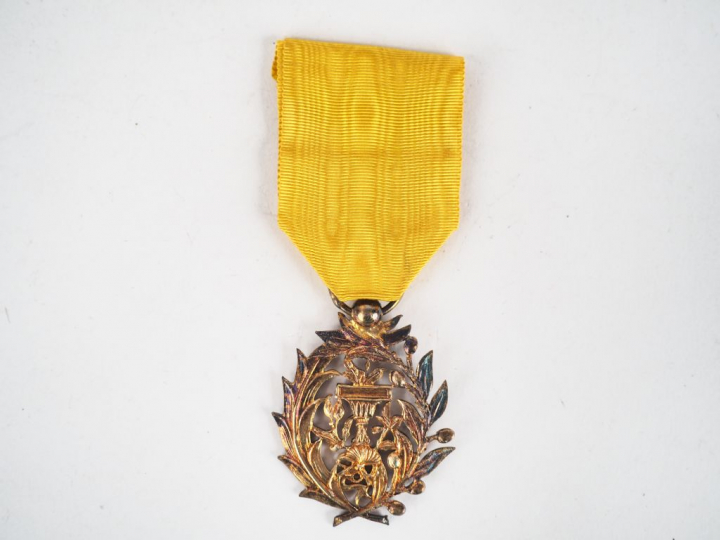 Insigne de chevalier de l’ordre royal cambodgien du Muniséraphon en br