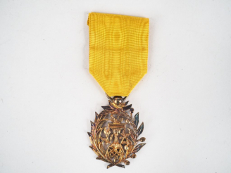 Vente aux enchères Insigne de chevalier de l’ordre royal cambodgien du Muniséraphon en br