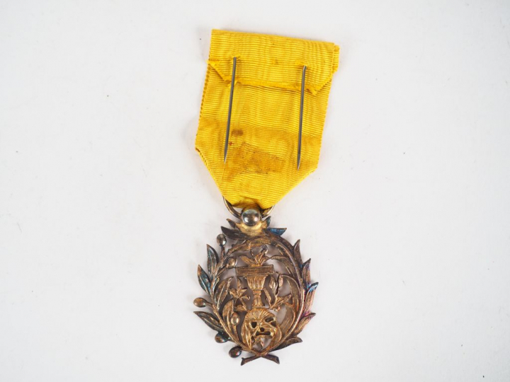 Insigne de chevalier de l’ordre royal cambodgien du Muniséraphon en br