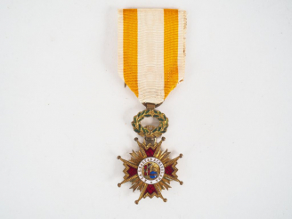 Vente aux enchères Croix espagnole de chevalier de l’ordre d’Isabelle la catholique avec 