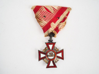 Vente aux enchères Etoile émaillée uniface du mérite militaire autrichien (époque républi