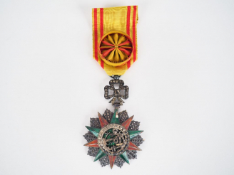 Vente aux enchères Etoile de chevalier de l’ordre du NICHAN EL IFTIKAR Epoque Mohamed el 