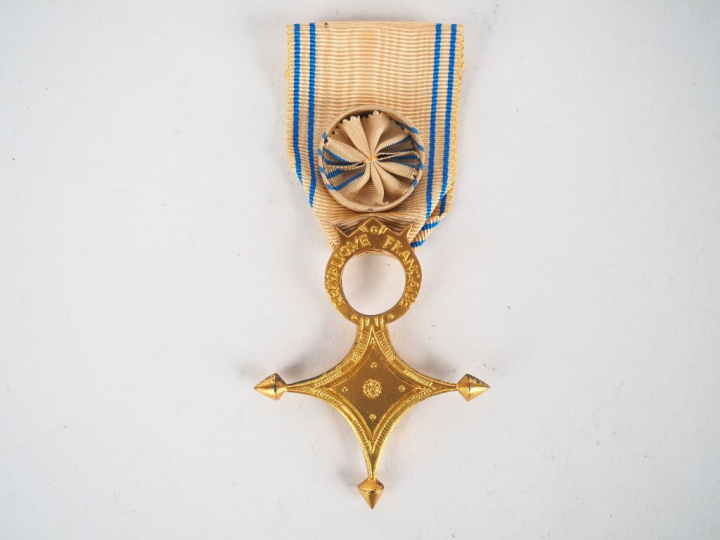 Etoile d’or de chevalier de l’ordre du mérite saharien, croix dorée bi