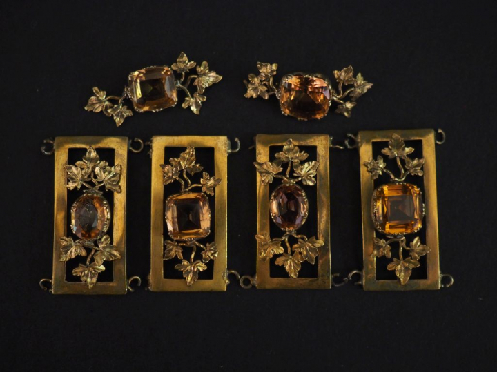 Eléments de bracelet 1900 en or et quartz jaune. Poids tel : 11,11 g  
