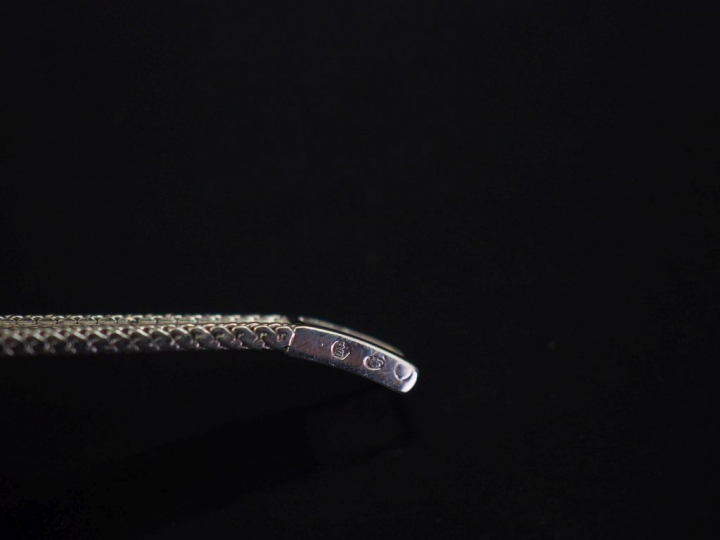 OMEGA.  Montre de dame en platine, cadran orné de diamants et bracelet