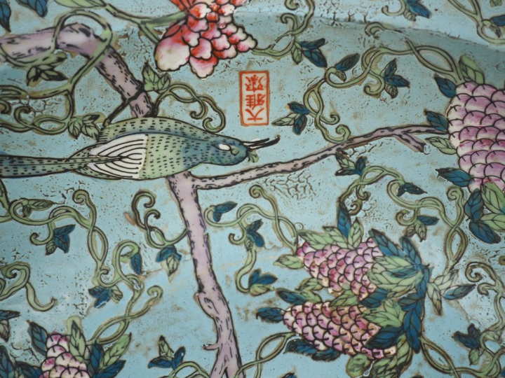 Chine deuxième moitié du XXe siècle,  Important bassin en porcelaine e