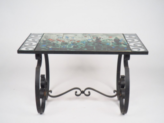 Vente aux enchères Table des années 70 en fer forgé et céramique polychrome à décor de pa