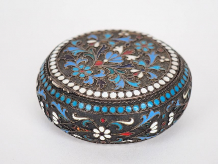 Pilulier en vermeil et émail cloisonné. Moscou, fin du XIXe siècle. Le