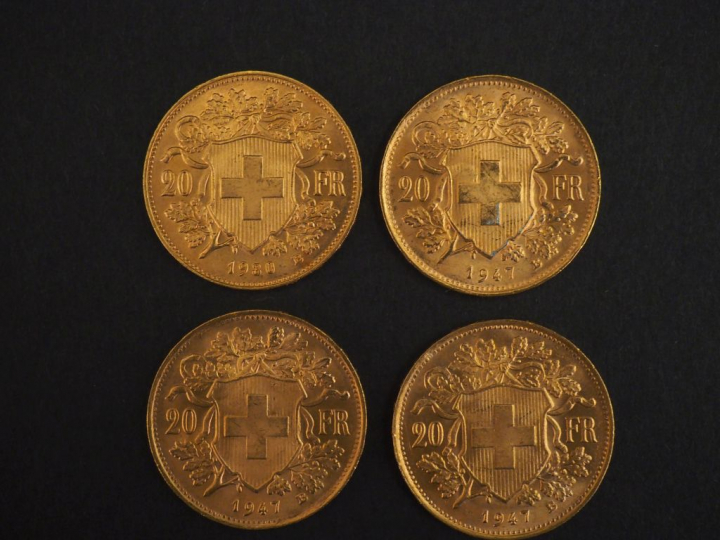 Quatre pièces de pièces de 20 Francs suisse or, 1930 et 1947 (x3).   