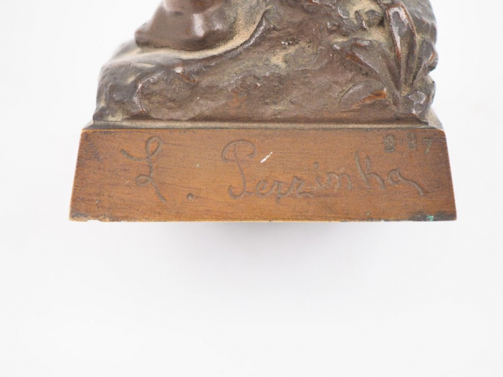 L. PERRINKA.  'L'été" Sujet allégorique en bronze à patine brune. Sign