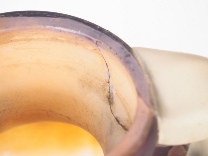 GALLE. Vase ovoide à panse applatie à décor gravé en camée à l'acide d