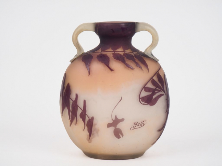 GALLE. Vase ovoide à panse applatie à décor gravé en camée à l'acide d