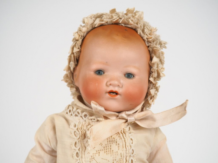 Bébé nouveau-né de fabrication allemande tête porcelaine marqué AM 351