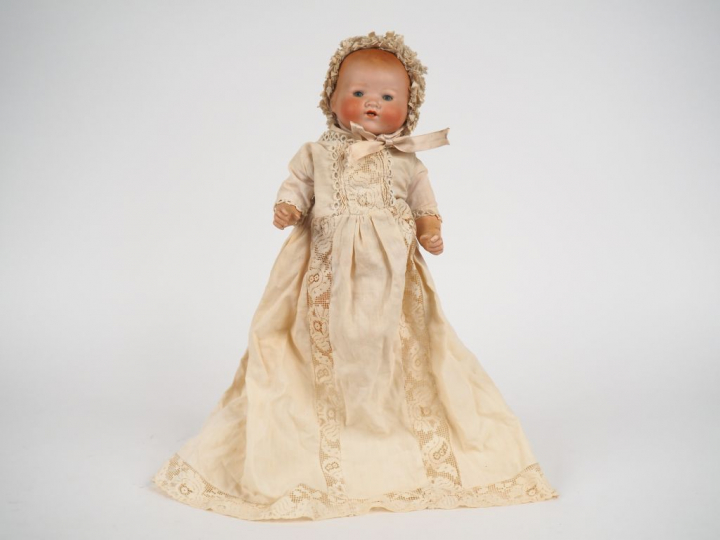 Bébé nouveau-né de fabrication allemande tête porcelaine marqué AM 351